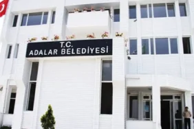 Adalar Belediyesi başkanvekilliği seçiminde AKP adayına destek veren 3 CHP'li disipline sevk edildi