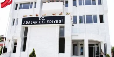 Adalar Belediyesi başkanvekilliği seçiminde AKP adayına destek veren 3 CHP'li disipline sevk edildi