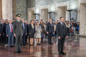 Muayenehane Hekimleri 1 Ekim Dolayısıyla Anıtkabir’de Bir Araya Geldi