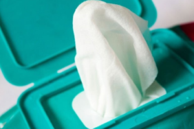 Birleşik Krallık Plastik İçeren Tek Kullanımlık Islak Mendillerin Satışını Yasaklıyor