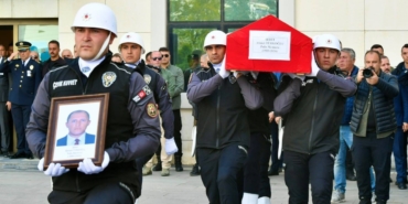 Pursaklar'daki saldırıda şehit düşen polis Ahmet Türkoğlu son yolculuğuna uğurlanıyor