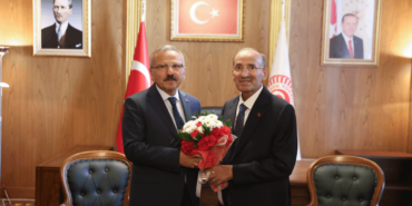 Sağlık gerekçesiyle istifa eden Bekir Bozdağ TBMM Başkanvekilliğini Yusuf Beyazıt'a devretti