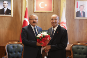 TBMM Başkanvekilliği görevini devreden Bekir Bozdağ koltuğunu Yusuf Beyazıt'a bıraktı