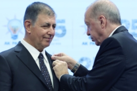 AK Parti'ye Katılan Cemil Tugay Sosyal Medya Hesaplarında Düzenlemeye Gitti