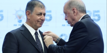 AK Parti'ye Katılan Cemil Tugay Sosyal Medya Hesaplarında Düzenlemeye Gitti